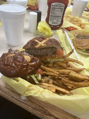 Ronnie's Burgers by null