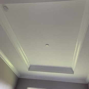 Painters Plus SRQ - Bedroom ceiling with crown molding - Painters Near Me