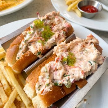 Lighthouse - Lobster Roll - Breakfast & Brunch Near Me - Newport Beach, California