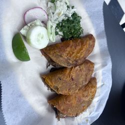 Chulitos panaderia y taqueria - Quesabirria tacos