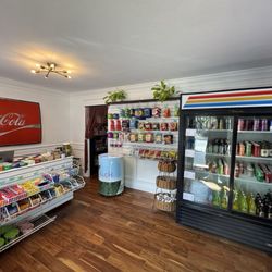 FM Pizza - Mini market across from the trailer