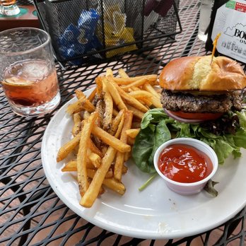 Bourbon On Main - Old fashioned burger and an Old Fashioned drink - Cocktail Bars Near Me - Frankfort, Kentucky