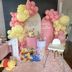 All You Need is Love - Ballon Arch, Pedestals, Decorations