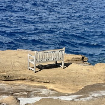 Spitting Caves - Nice bench to enjoy the views - Parks Near Me - Honolulu, Hawaii Spitting Caves - Nice bench to enjoy the views - Parks Near Me - Honolulu, Hawaii