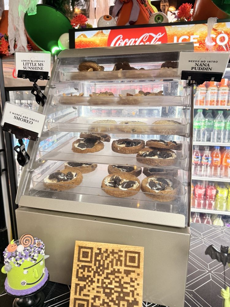 District Square Food Hall Logo