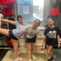 Silly cheerleaders! Silly cheerleaders!