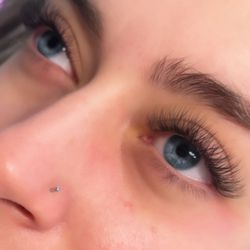 iLuxx Beauty - Hybrid lashes for this beauty!