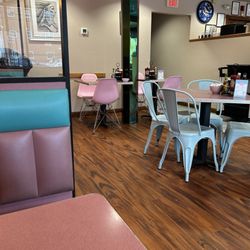 The Arlington Restaurant & Diner - Dining area
