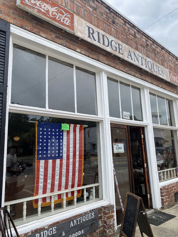 RIDGE ANTIQUES & DRY GOODS Updated June 2024 605 E Main St, Ridge