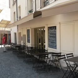 Blaise et Basile - Terrasse donnant sur une petite place