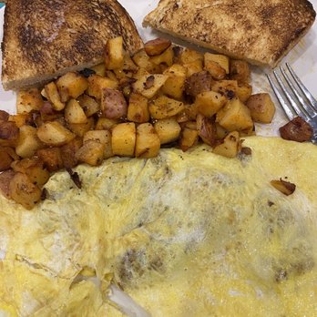 Painted Baker Cafe - Sausage and American cheese omelette - Breakfast & Brunch Near Me - Putnam, Connecticut