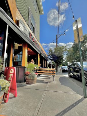 Chomp Kitchen and Drinks by null