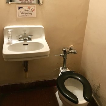 Jefferson Express - The unisex toilet could use a remod, but it's clean, and dare I say, cozy.  Yeah, I dare. - Diners Near Me - Toledo, Ohio