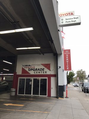 DOWNTOWN TOYOTA OF OAKLAND - SERVICE - Updated August 2024 - 124 Photos ...