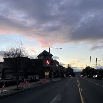 Safeway - an empty street with a stop light - Grocery Near Me - Portland, Oregon Safeway - an empty street with a stop light - Grocery Near Me - Portland, Oregon