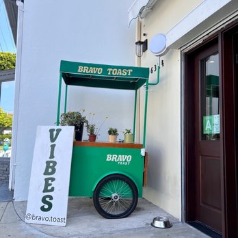 Bravo Toast - Outdoor - Coffee & Tea Near Me - West Hollywood, California