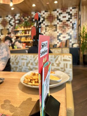 Nando's PERi-PERi by null