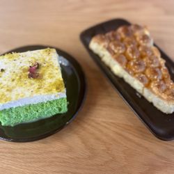 Qamaria Coffee - Pistachio milk cake & honeycomb
