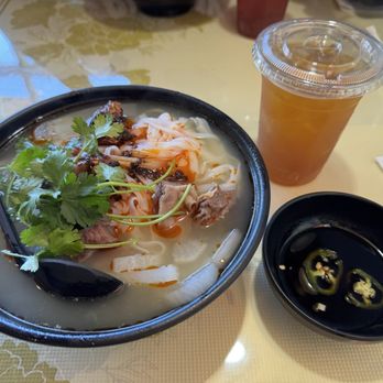 Ken's Noodle House - B2 with mango green tea - Noodles Near Me - Sacramento, California Ken's Noodle House - B2 with mango green tea - Noodles Near Me - Sacramento, California