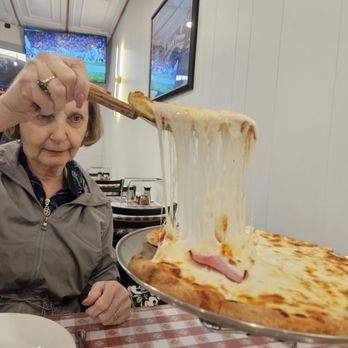 Venice Pizza House - Trememdous Cheese Pull - Pizza Near Me - San Diego, California Venice Pizza House - Trememdous Cheese Pull - Pizza Near Me - San Diego, California