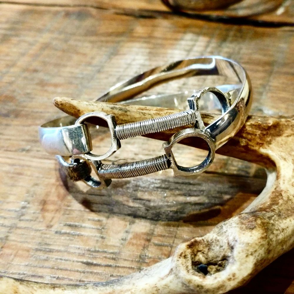 Social spots from Oak & Axe