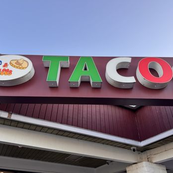 Ceneduria el Arco - Parking is tight. - Mexican Near Me - Long Beach, California Ceneduria el Arco - Parking is tight. - Mexican Near Me - Long Beach, California
