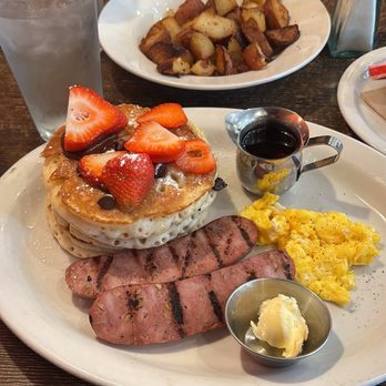 Rosine's Restaurant - Downtown meal - American Near Me - Monterey, California