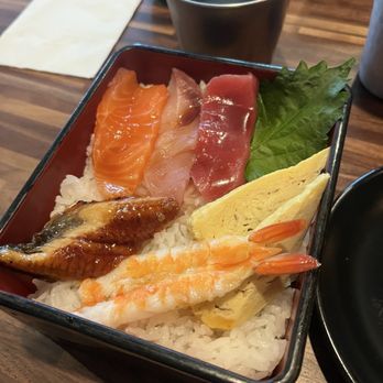 Nono Baru - Chirashi bowl in $15 lunch special - Izakaya Near Me - San Francisco, California