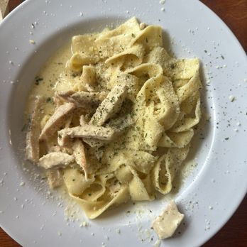 Cupini's - Build Your Own Pasta, with Alfredo Cream & baked chicken - Italian Near Me - Kansas City, Missouri