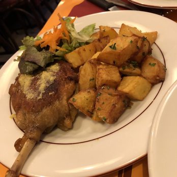 Le Clos Bourguignon - Duck confit - Brasseries Near Me - Paris, 75