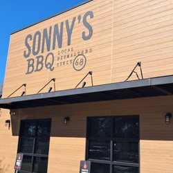 Sonny's BBQ - Outside