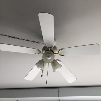 Kama'aina Electric - Living room, bedroom and lanai ceiling fan pic - Electricians Near Me Kama'aina Electric - Living room, bedroom and lanai ceiling fan pic - Electricians Near Me