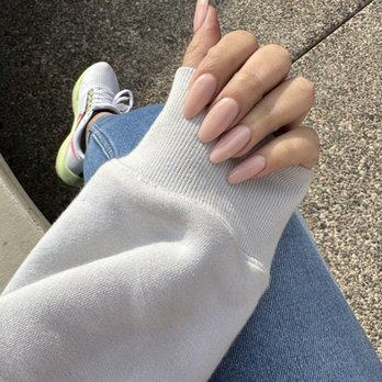 Champere Nail Bar - Fresh set of neutral colored acrylic nails, medium almond by Tommy - Nail Salons Near Me - Phoenix, Arizona