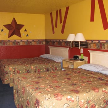 Earth Inn - Suite, Two Memory foam queen mattresses. - Hotels Near Me - Jackson, Minnesota