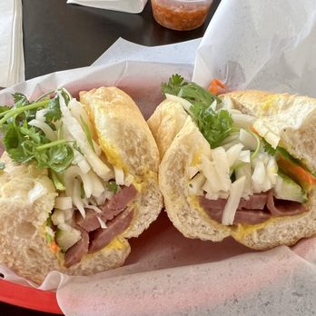 Le's Baguette - Nem Nuöng (Grilled Meatball #3) - Sandwiches Near Me - Pinellas Park, Florida