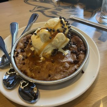 BJ's Restaurant & Brewhouse - Delicious  meals. The Salmon  was awesome   Crystal our waiter was very attentive and courteous. Clean restaurant, nice ambiance. - Pizza Near Me - Peoria, Arizona
