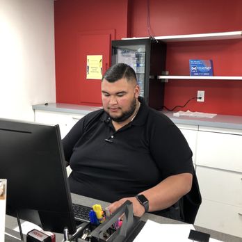 Van Nuys Kia - Andres our service attendant - Car Dealers Near Me - Van Nuys, California Van Nuys Kia - Andres our service attendant - Car Dealers Near Me - Van Nuys, California