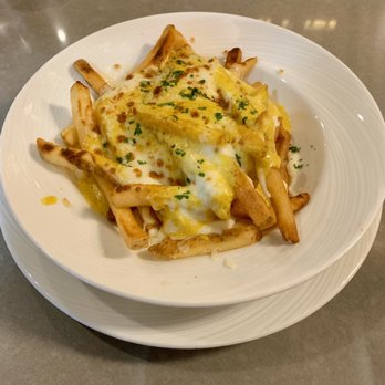 Kara Mia - Ottawa - Saffron poutine - Halal Near Me - Ottawa, Ontario