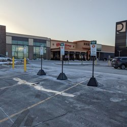 DICK'S House of Sport - Curbside pickup parking