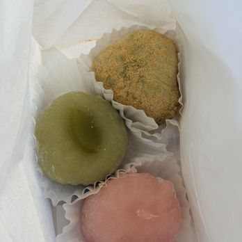 Fugetsu-Do - Green tea, white bean, and kinako red bean - Candy Stores Near Me - Los Angeles, California