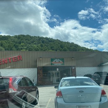 Green Vly Bowling Billard & Indoor Mini Golf Ctr - parking lot - Pool Halls Near Me - Bluefield, West Virginia