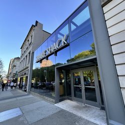 Shake Shack New Haven - Outside