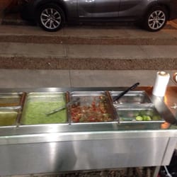 La Carreta del Güero - Salsas y estacionamiento