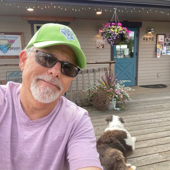 Kelsey’s Koffee  - Meeting someone for a meeting about mentoring. Charley's hoping someone will come to pet him. - Coffee & Tea Near Me - Carnation, Washington