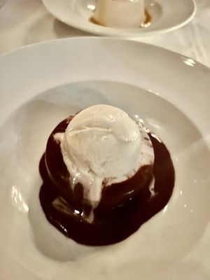 Chez Josephine by null