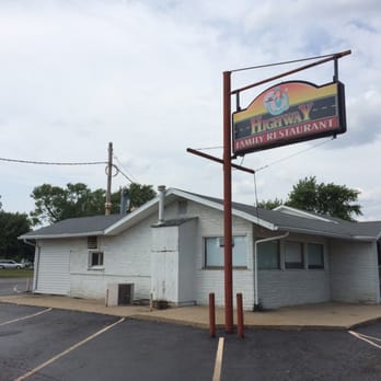 Highway Family Restaurant - The restaurant and sign from the south along IL-41: - Desserts Near Me - Bushnell, Illinois