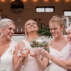 Queenies Cocktail Bar - Wedding cheers!