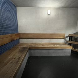 Fitness Connection - Women's Dry Sauna. A bit small and chilly in here ;-)