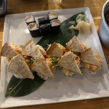 Bubblefish - Lobster and salmon roll - Taiwanese Near Me - Philadelphia, Pennsylvania Bubblefish - Lobster and salmon roll - Taiwanese Near Me - Philadelphia, Pennsylvania