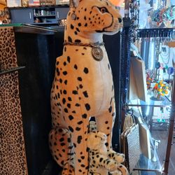 Love the plush cheetahs!